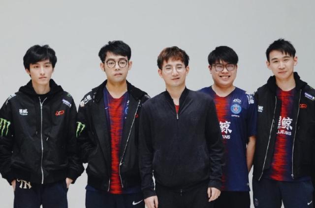 球员上场 球员上场